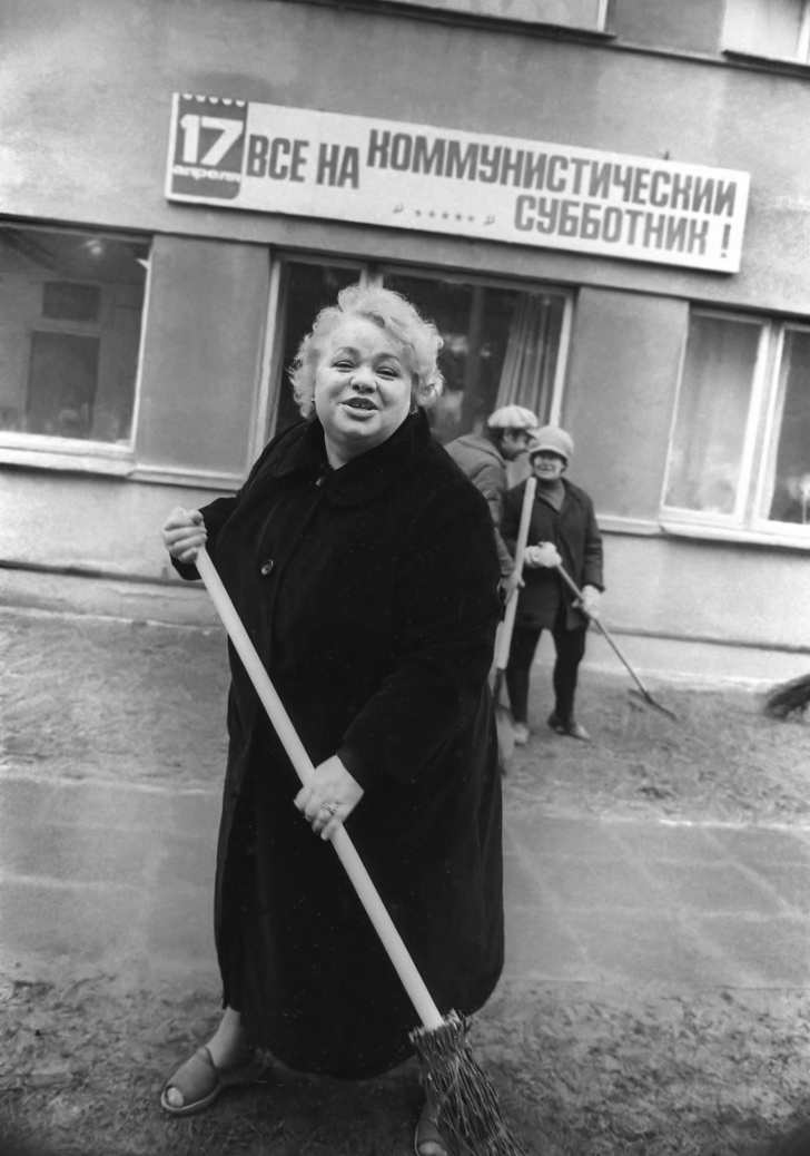 20+ фото радянських знаменитостей, які були відображені в неформальній обстановці
