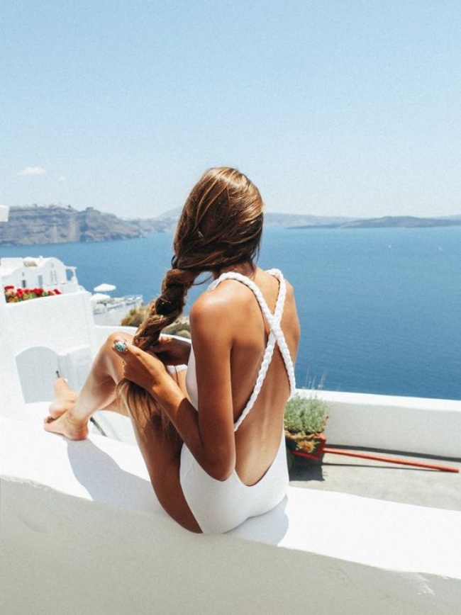 20 суцільних купальників, які виглядають крутіше будь-якого бікіні