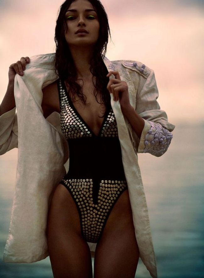 20 суцільних купальників, які виглядають крутіше будь-якого бікіні