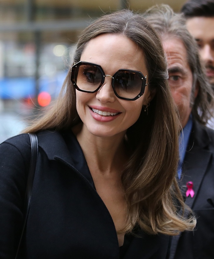 20+ зоряних жінок, які не здригаються при вигляді нового сивого волоска