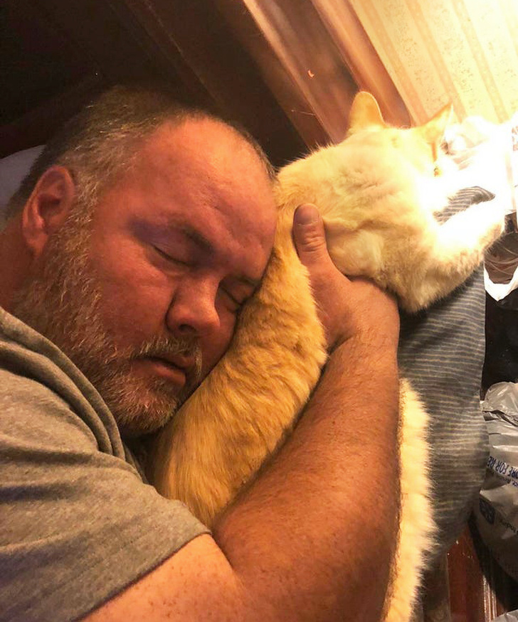 25 брутальних чоловіків, які колись були проти домашніх тварин