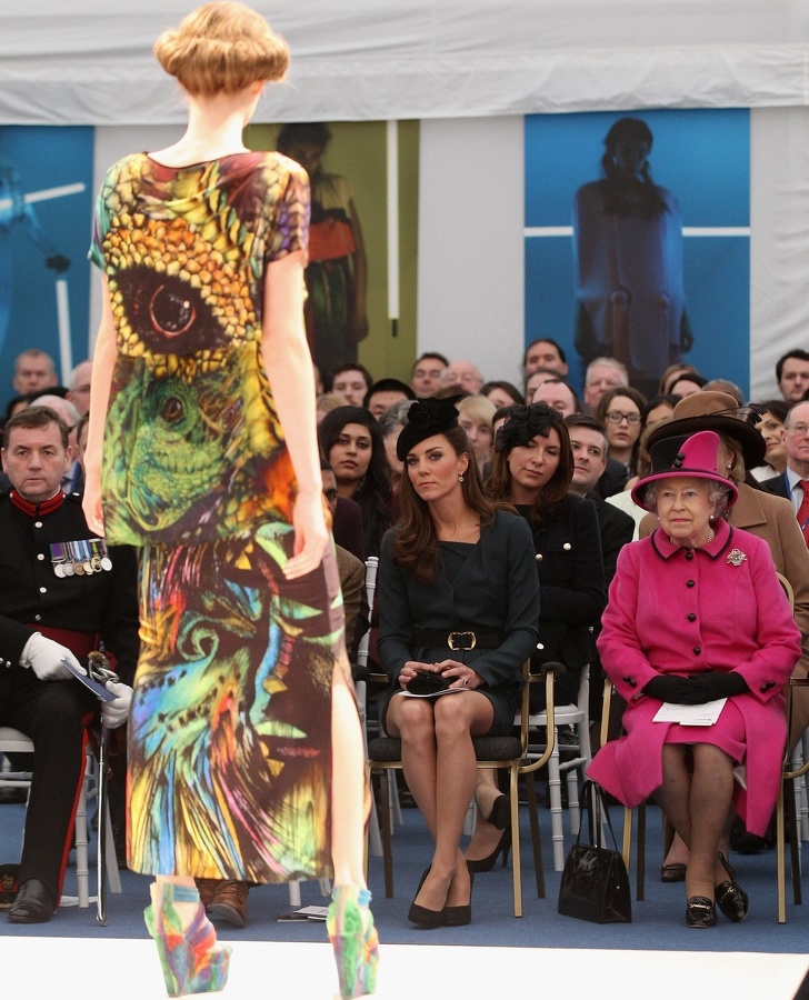 25 фото, які доводять, що повсякденне життя королеви Єлизавети II часом майже не відрізняється від нашої