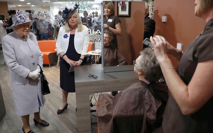 25 фото, які доводять, що повсякденне життя королеви Єлизавети II часом майже не відрізняється від нашої