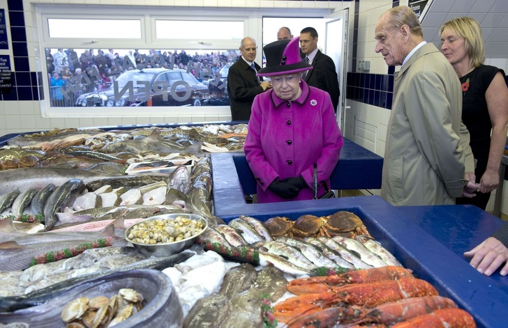 25 фото, які доводять, що повсякденне життя королеви Єлизавети II часом майже не відрізняється від нашої