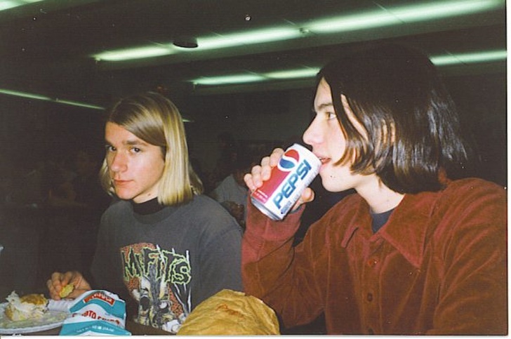 25+ фото, які зрозуміють тільки діти 90-х