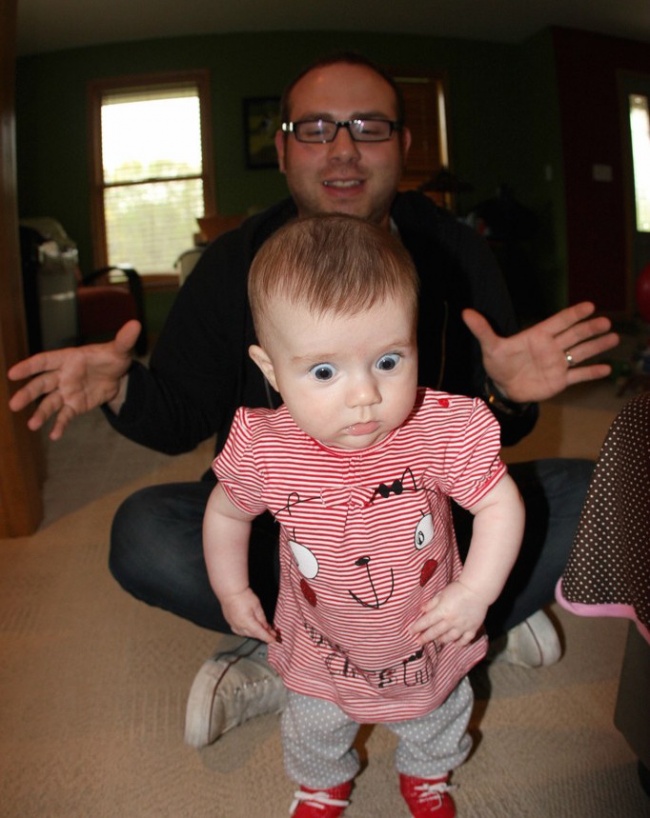 25 фотографій, які зрозуміють всі, хто няньчив дітей