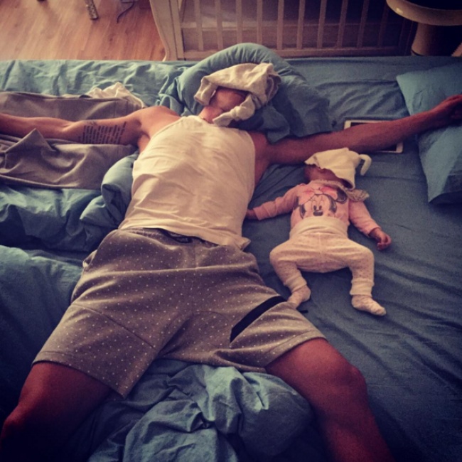 25 фотографій, які зрозуміють всі, хто няньчив дітей