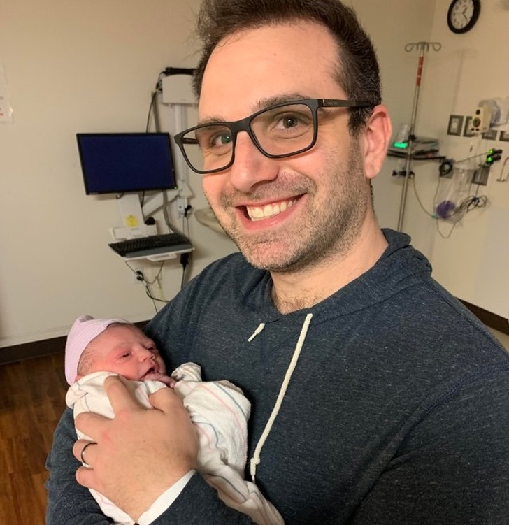 25 пап, які не стали стримувати емоції при вигляді своєї новонародженої дитини
