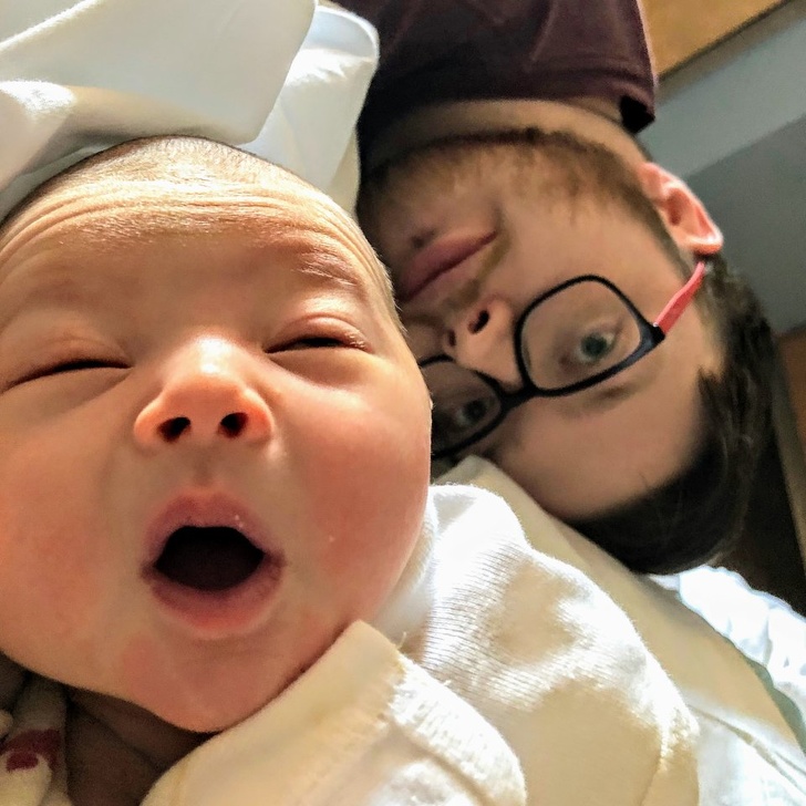 25 пап, які не стали стримувати емоції при вигляді своєї новонародженої дитини