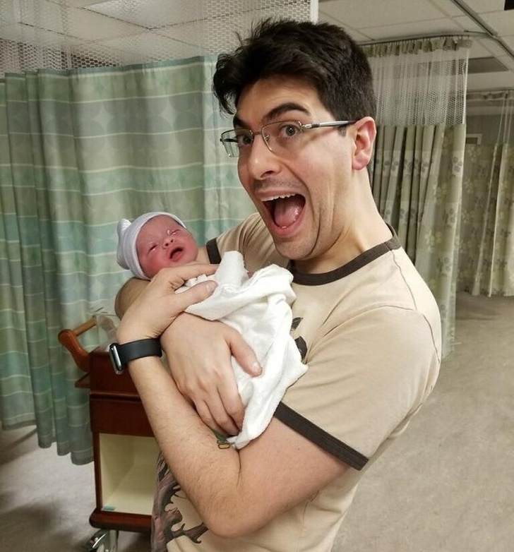 25 пап, які не стали стримувати емоції при вигляді своєї новонародженої дитини