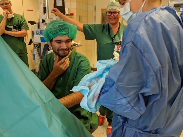 25 пап, які не стали стримувати емоції при вигляді своєї новонародженої дитини