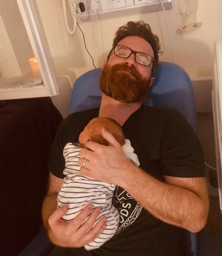 25 пап, які не стали стримувати емоції при вигляді своєї новонародженої дитини