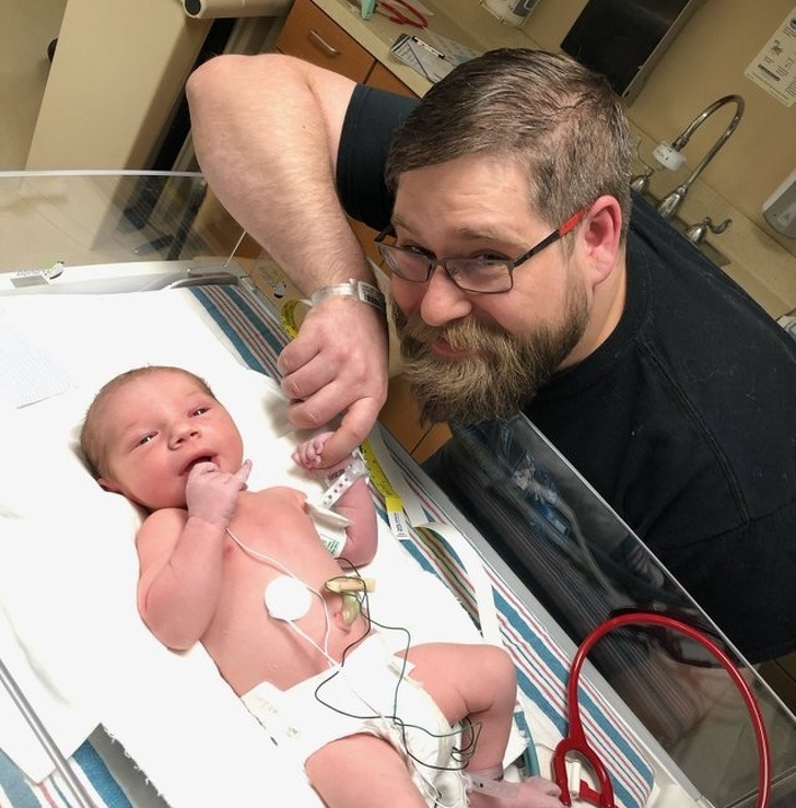 25 пап, які не стали стримувати емоції при вигляді своєї новонародженої дитини