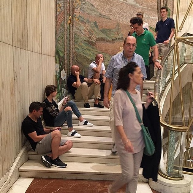 28 фотографій чоловіків, чия сила волі гартувалася в магазинах