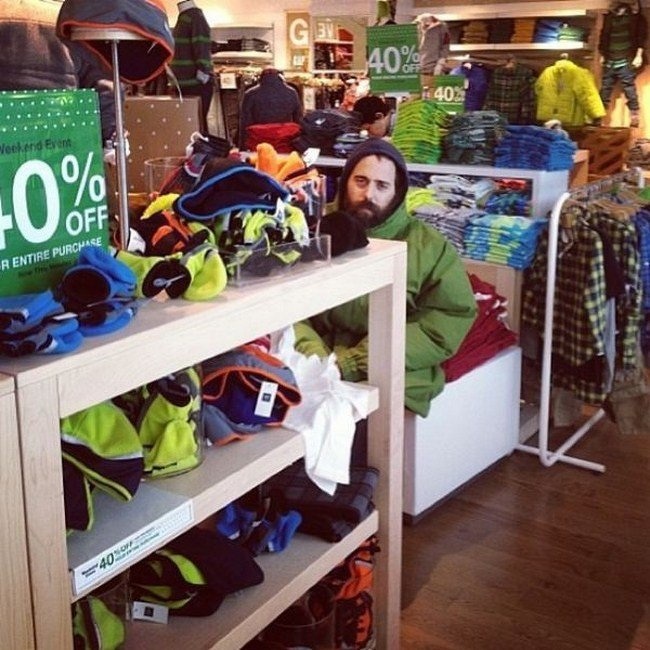 28 фотографій чоловіків, чия сила волі гартувалася в магазинах