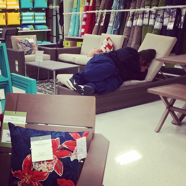 28 фотографій чоловіків, чия сила волі гартувалася в магазинах