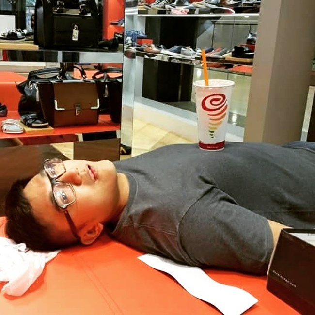 28 фотографій чоловіків, чия сила волі гартувалася в магазинах