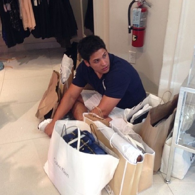 28 фотографій чоловіків, чия сила волі гартувалася в магазинах