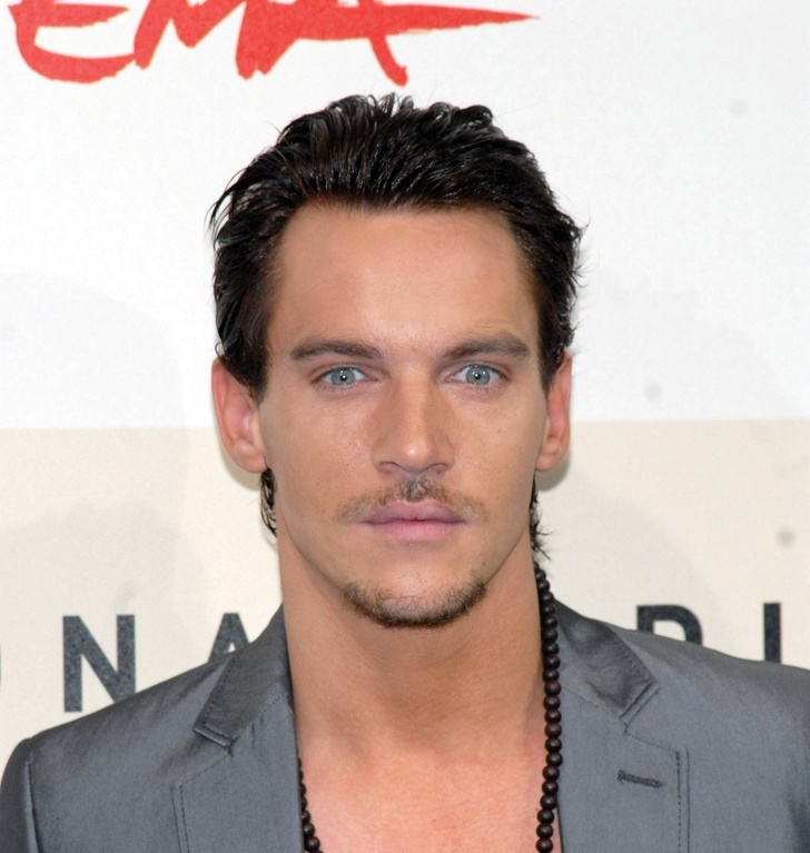 30+ найпривабливіших чоловіків за версією читачів Porady.co.ua