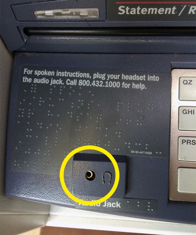 4 ознаки того, що банкомат був зламаний шахраями