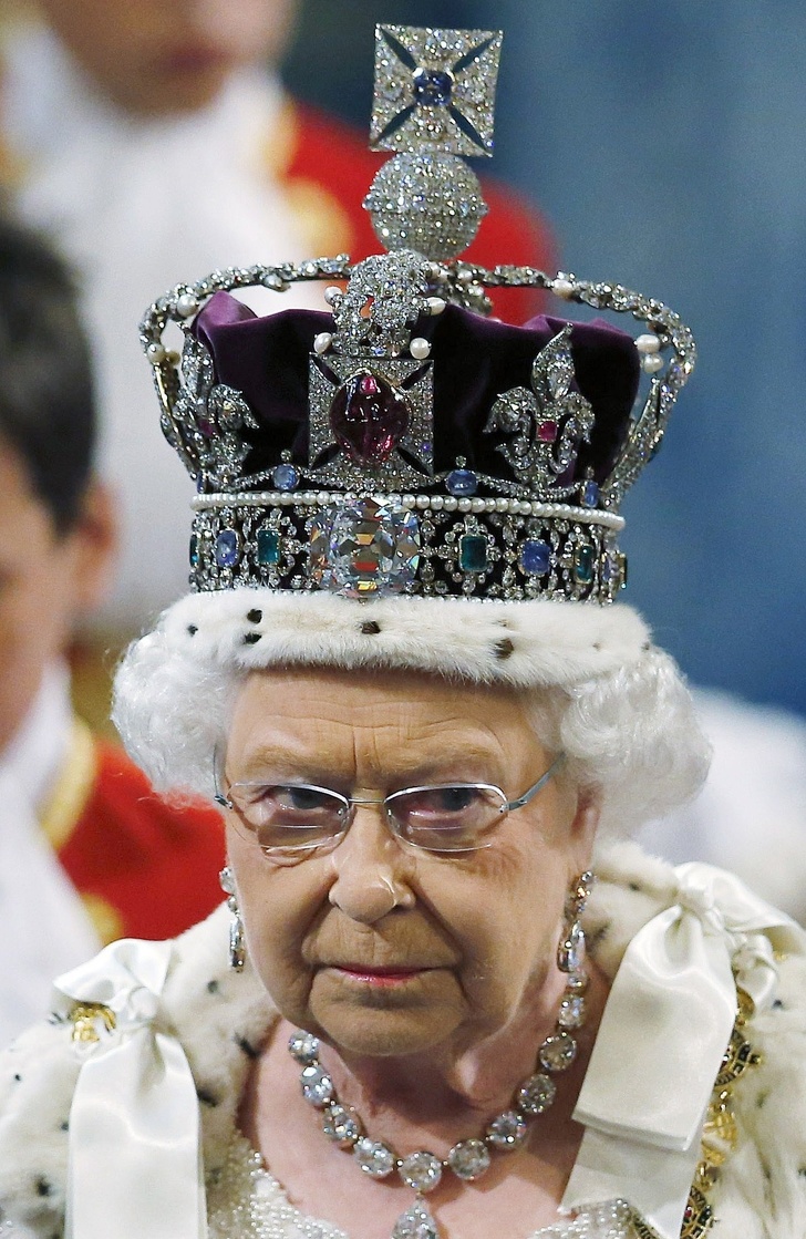 6 дивних правил королівської сім’ї, незрозумілих нам з вами