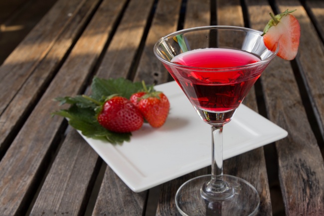 8 рецептів домашнього вина з того, що росте в саду