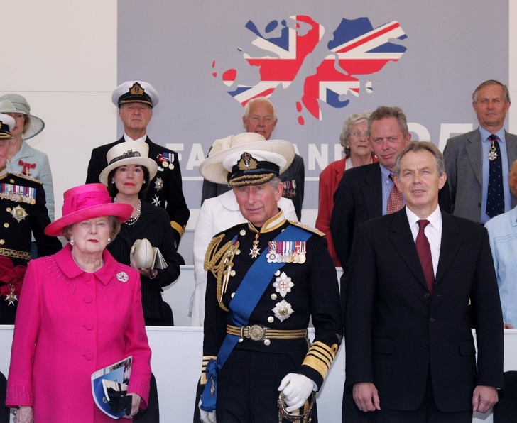 8 столітніх правил, які не раз порушували члени королівської сім’ї, забувши про пристойність