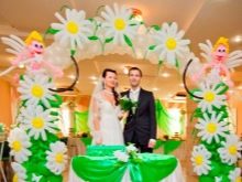 Прикраса кулями на весілля (42 фото): декоруємо великими гелієвими повітряними кулями весільну альтанку, під’їзд або двір і задній фон для фотозоны