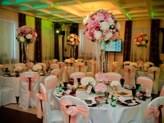 Прикраса залу на весілля (86 фото): оформлення весільного банкетного приміщення в стилі «рустик» та інших