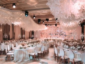 Прикраса залу на весілля (86 фото): оформлення весільного банкетного приміщення в стилі «рустик» та інших