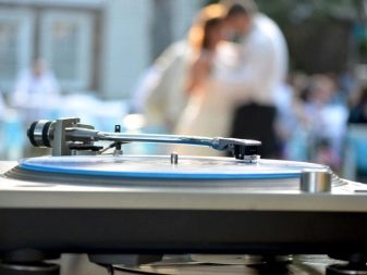 Прикраса залу на весілля (86 фото): оформлення весільного банкетного приміщення в стилі «рустик» та інших