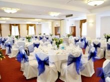 Прикраса залу на весілля (86 фото): оформлення весільного банкетного приміщення в стилі «рустик» та інших