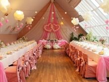 Прикраса залу на весілля (86 фото): оформлення весільного банкетного приміщення в стилі «рустик» та інших