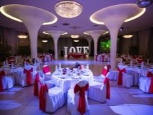 Прикраса залу на весілля (86 фото): оформлення весільного банкетного приміщення в стилі «рустик» та інших