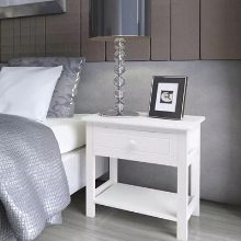 Приліжкові столики для спальні (40 фото): круглі скляні та ковані столи, білі і іншого кольору моделі на коліщатках