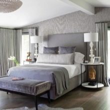 Приліжкові столики для спальні (40 фото): круглі скляні та ковані столи, білі і іншого кольору моделі на коліщатках