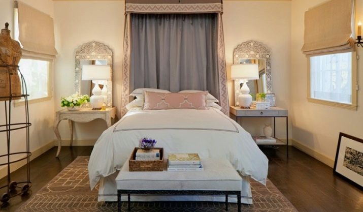 Приліжкові столики для спальні (40 фото): круглі скляні та ковані столи, білі і іншого кольору моделі на коліщатках