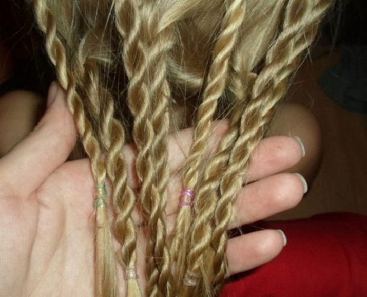 Прилад для плетіння косичок: особливості пристосувань для плетіння кіс. Як користуватися машинкою та іншими інструментами і заплести коси з їх допомогою?