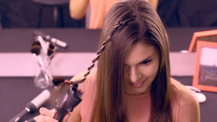 Прилад для плетіння косичок: особливості пристосувань для плетіння кіс. Як користуватися машинкою та іншими інструментами і заплести коси з їх допомогою?