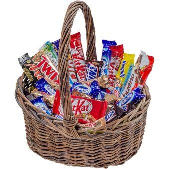 Продуктовий кошик в подарунок (25 фото): кошик з солодощами і чайна кошик, сирні, м’ясні кошики і інші варіанти продовольчого подарунка