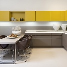 Проект кутової кухні (34 фото): дизайн-планування кухонних гарнітурів з правим і лівим кутом, варіанти розміщення меблів