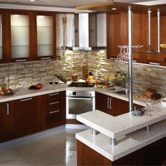 Проект кутової кухні (34 фото): дизайн-планування кухонних гарнітурів з правим і лівим кутом, варіанти розміщення меблів