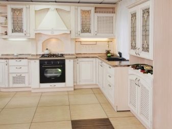 Проект кутової кухні (34 фото): дизайн-планування кухонних гарнітурів з правим і лівим кутом, варіанти розміщення меблів