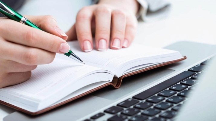 Професія коректор: в чому полягає робота коректора-редактора? Що робить корректировщик тексту згідно профстандарту? Скільки заробляє?