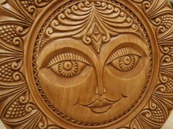 Різьба по дереву для початківців (29 фото): з чого почати? Уроки для новачків, основи простих технік. Як вирізати візерунки по кресленнях покроково?