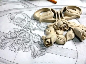 Різьба по дереву для початківців (29 фото): з чого почати? Уроки для новачків, основи простих технік. Як вирізати візерунки по кресленнях покроково?