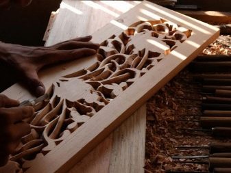 Різьба по дереву для початківців (29 фото): з чого почати? Уроки для новачків, основи простих технік. Як вирізати візерунки по кресленнях покроково?