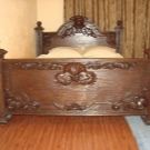 Різьблені ліжка (44 фото): моделі з масиву дерева, з різьбленим узголів’ям, дерев’яні двоспальні і односпальні моделі з різьбленням, дитячі ліжка