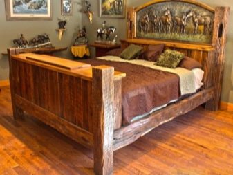 Різьблені ліжка (44 фото): моделі з масиву дерева, з різьбленим узголів’ям, дерев’яні двоспальні і односпальні моделі з різьбленням, дитячі ліжка