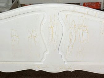 Різьблені ліжка (44 фото): моделі з масиву дерева, з різьбленим узголів’ям, дерев’яні двоспальні і односпальні моделі з різьбленням, дитячі ліжка